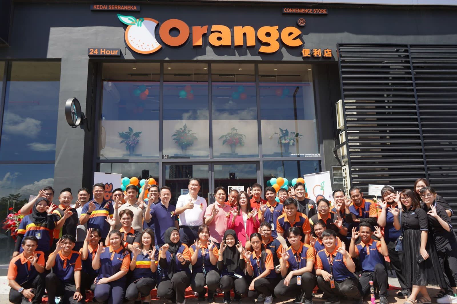 TCT 旗下的 Orange 便利店是沙巴领先的便利店连锁品牌，自 2002 年成立以来已在当地经营超过 50 间分店。